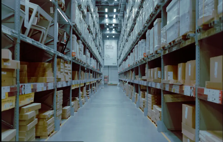 مستودع تخزين أثاث آمن ومرتب في بيتكو العالمية